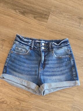 Zenana Outfitters Double-Button Rolled Hem Jean Shorts in Blue Size Small